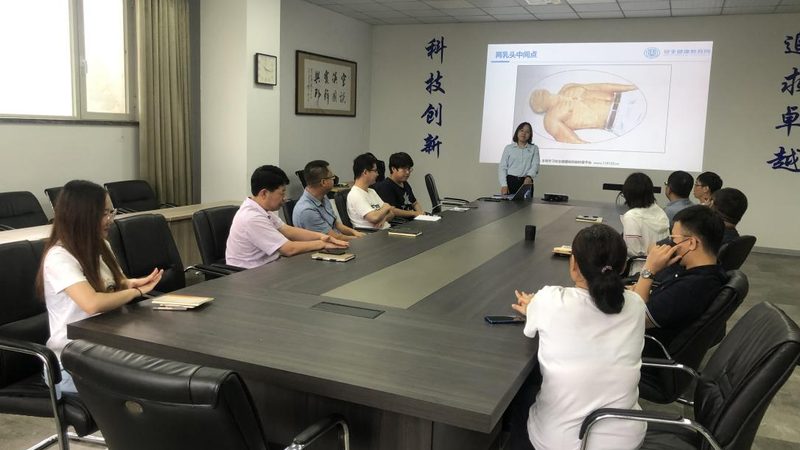 小标题：报名费，背后的成本考量