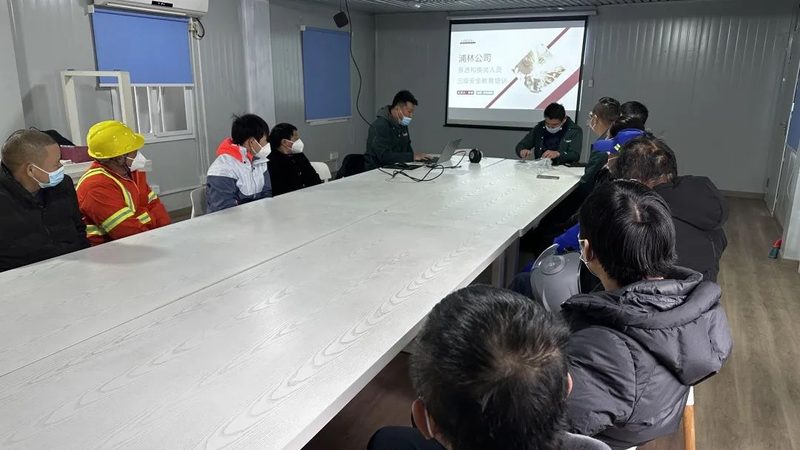 师资力量是决定教学质量的关键因素。以下方面可作为考量师资背景的参考：