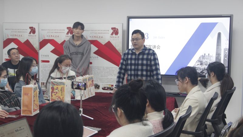 师资力量是线上课程加盟机构的核心竞争力。以下几方面，是加盟时需要重点考察的：